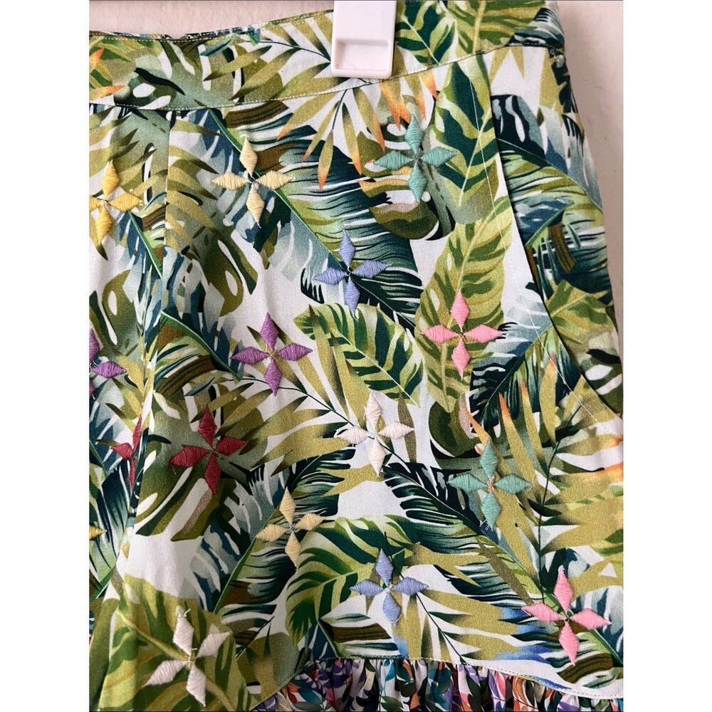 Euc All Things Mochi Tropical Print Ruffle Shorts Embroidered Pockets Size M — image 6 of 8